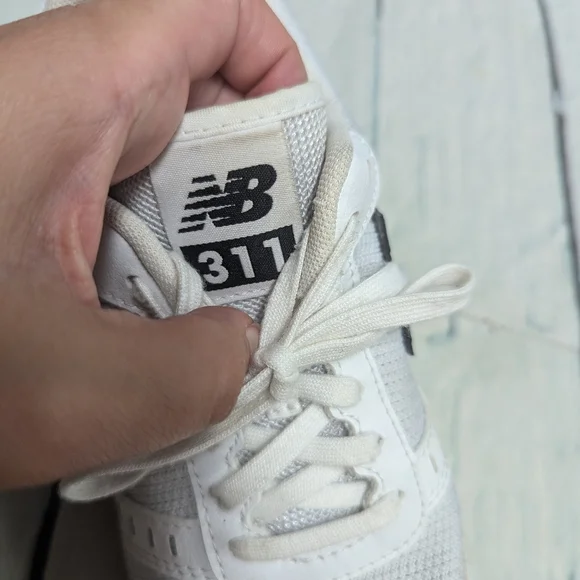 New Balance 311 tennis shoes - Picture 8 of 8